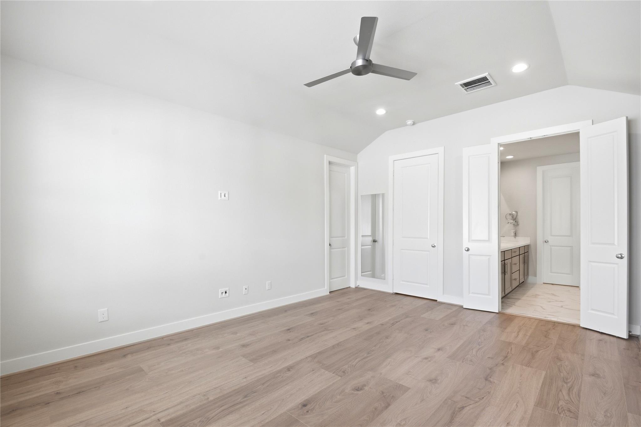 1034 W 15th 1/2 Street