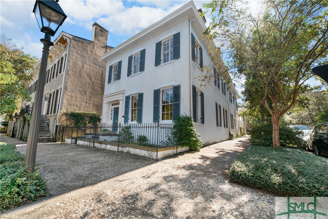 401 E Charlton Street