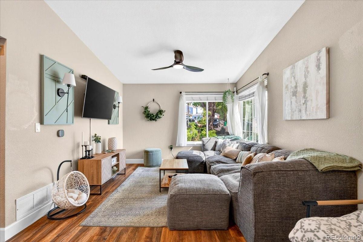 4366 S Dearborn Court