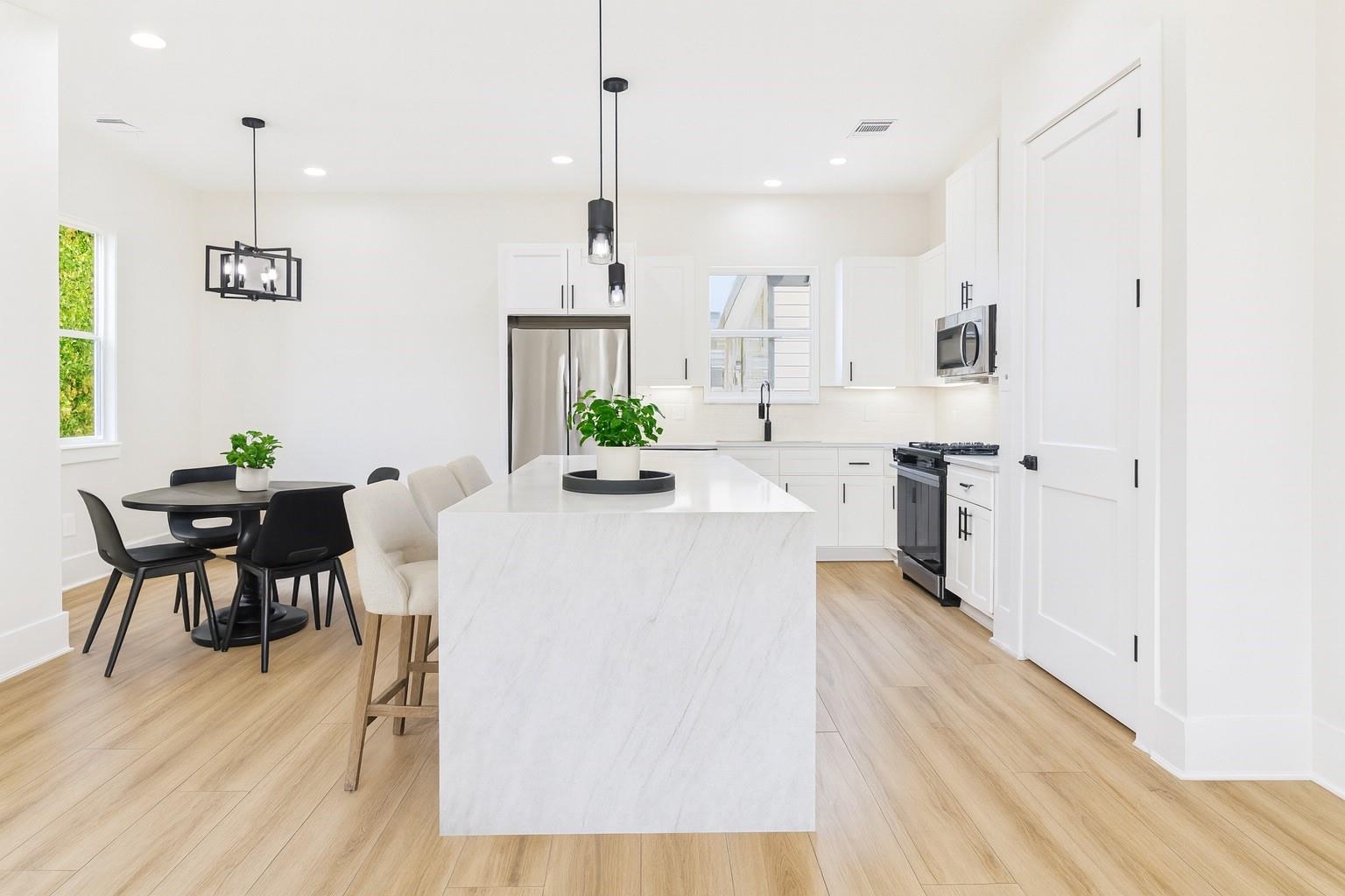 4506 Robertson