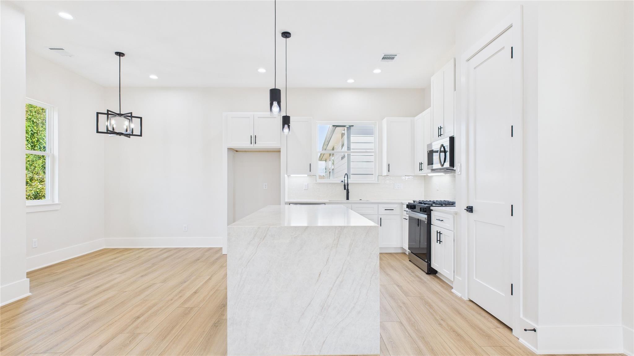 4506 Robertson