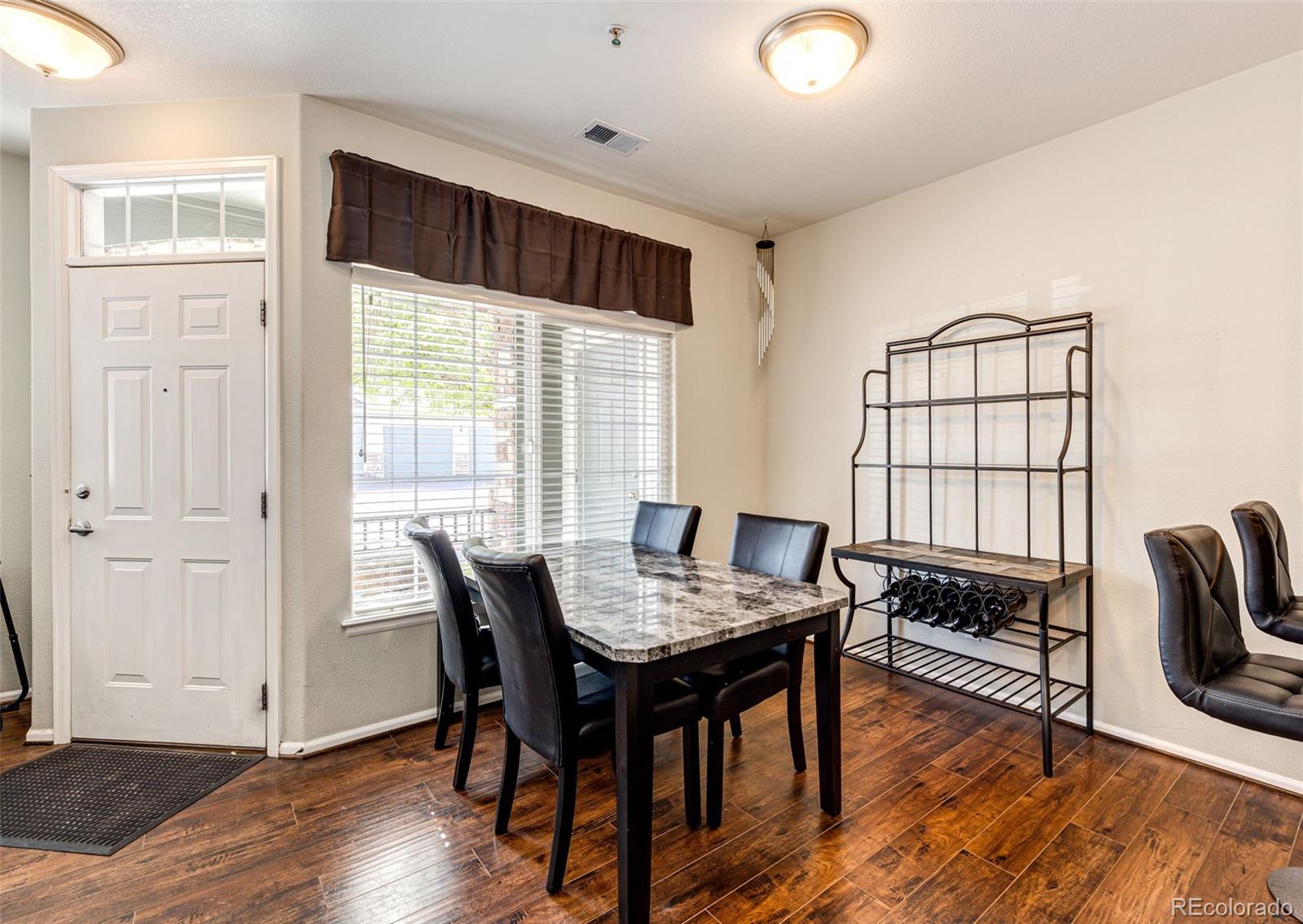 452 Black Feather Loop Unit: 608