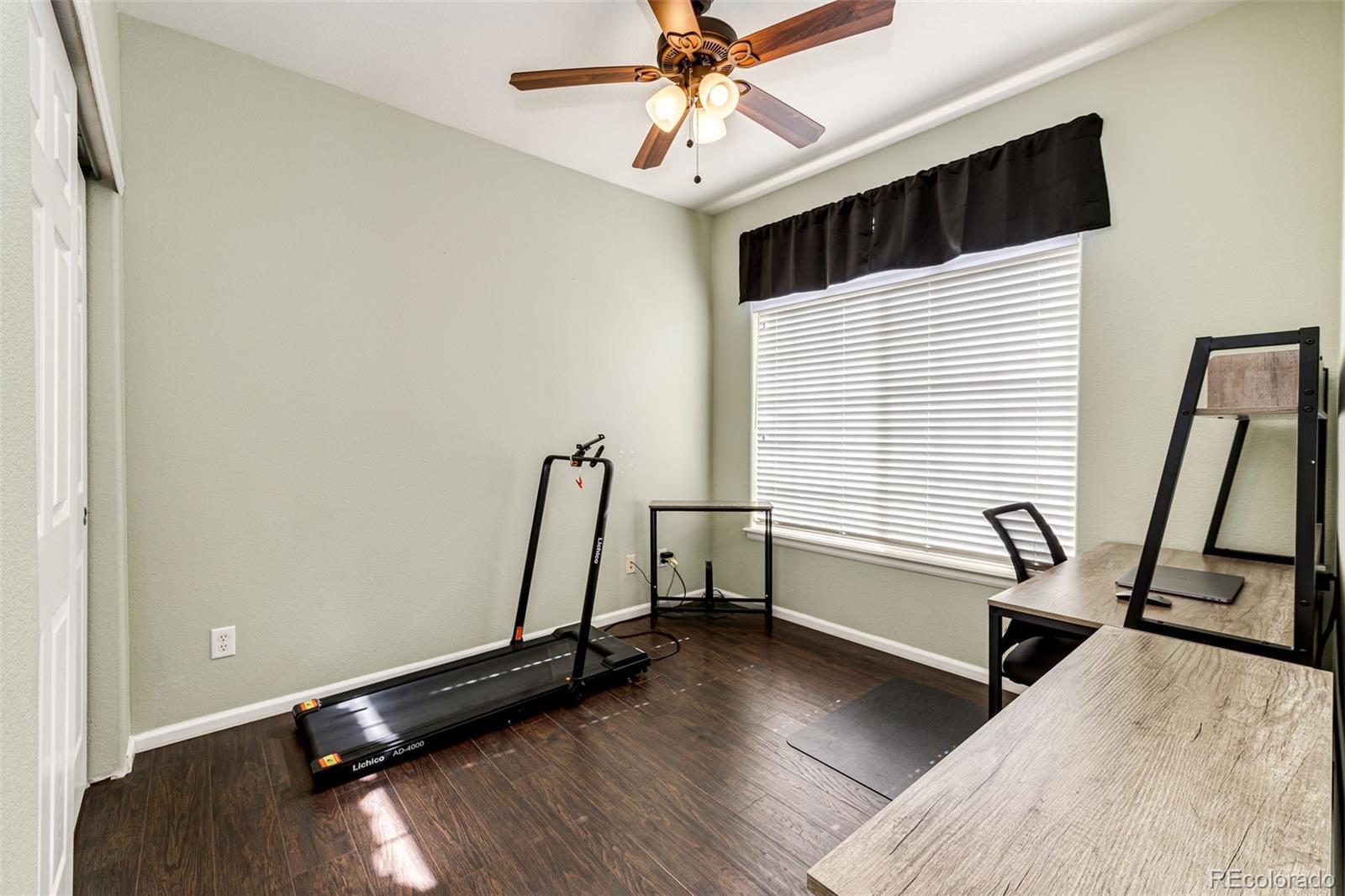 452 Black Feather Loop Unit: 608