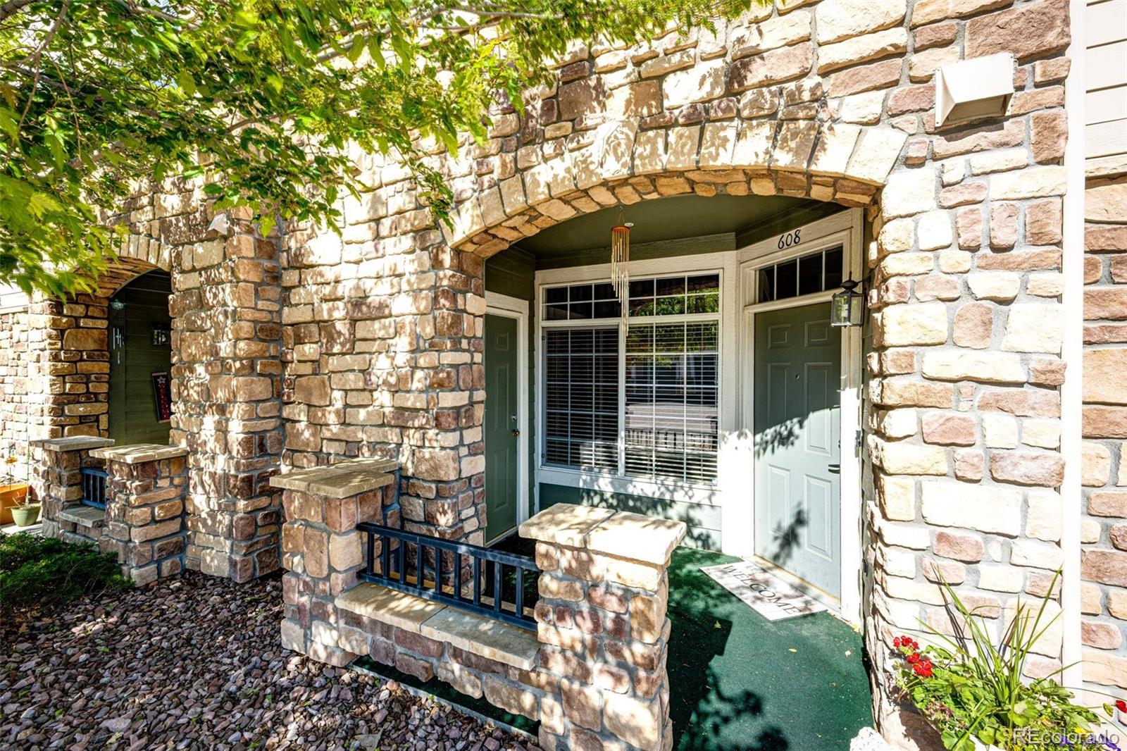 452 Black Feather Loop Unit: 608