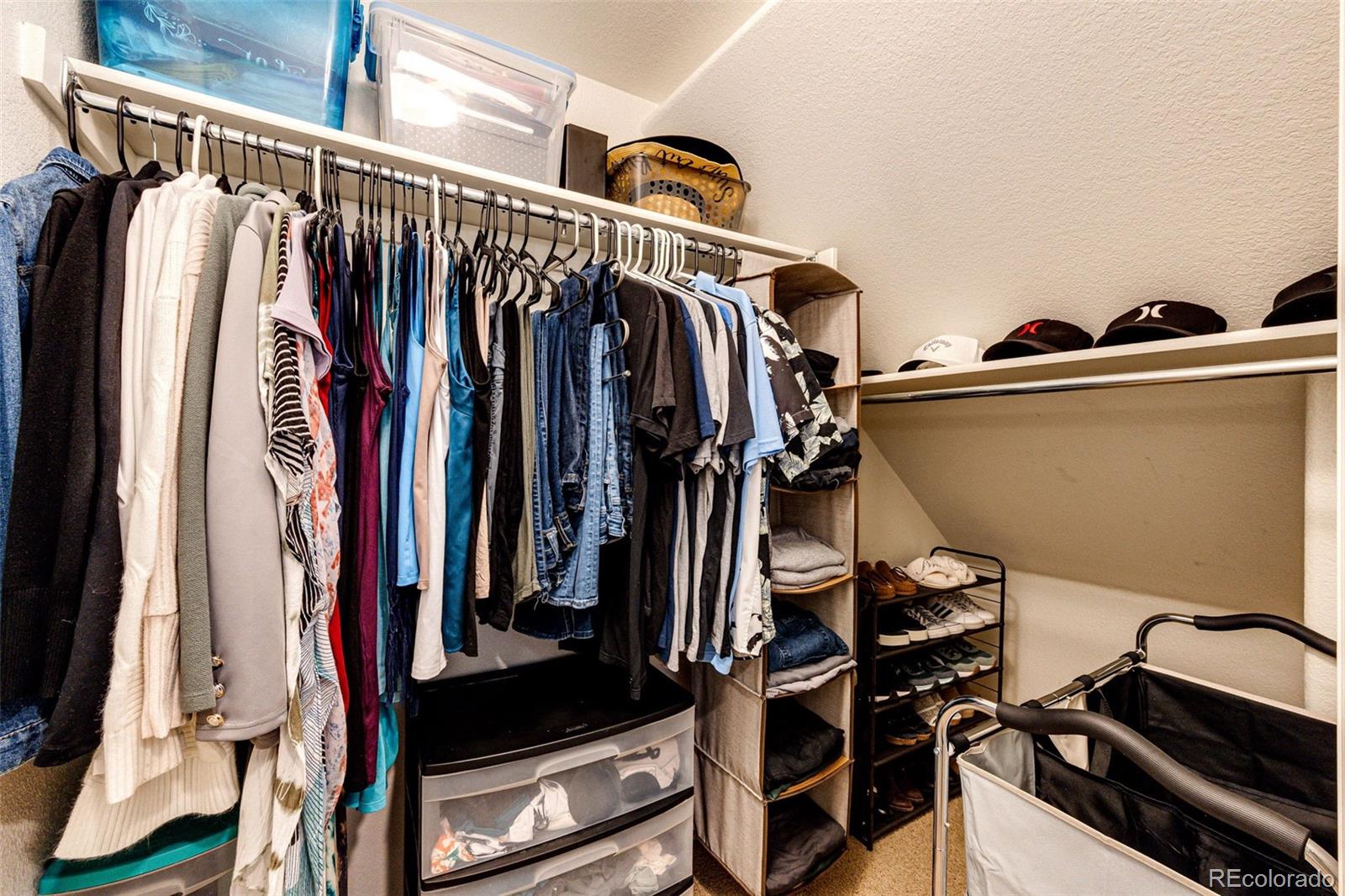 452 Black Feather Loop Unit: 608