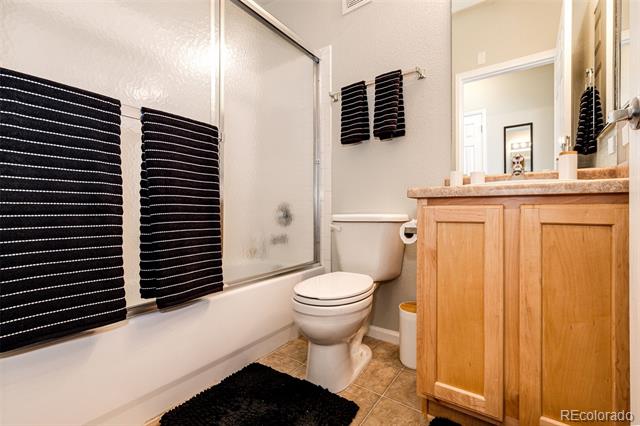 452 Black Feather Loop Unit: 608