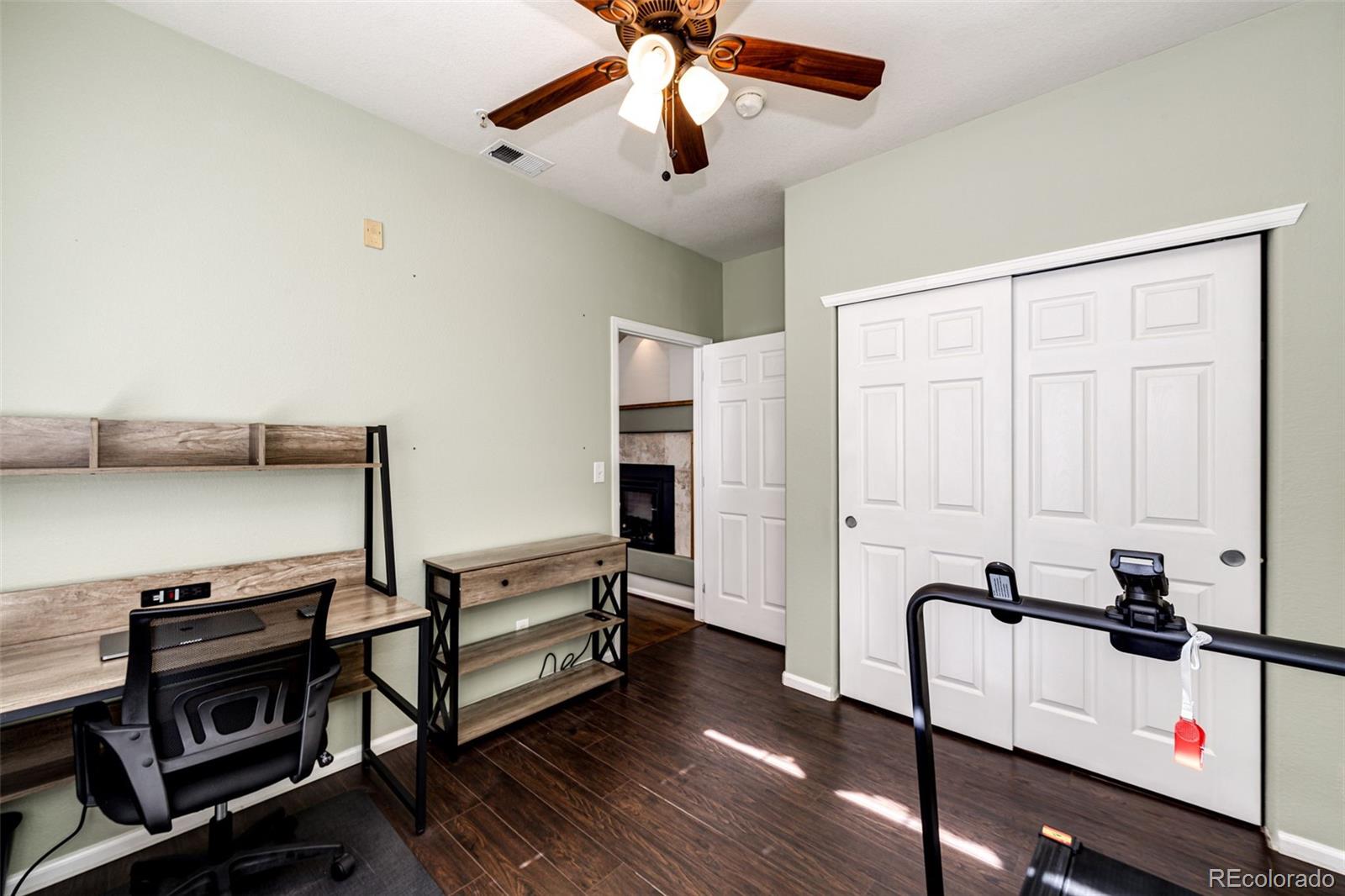 452 Black Feather Loop Unit: 608