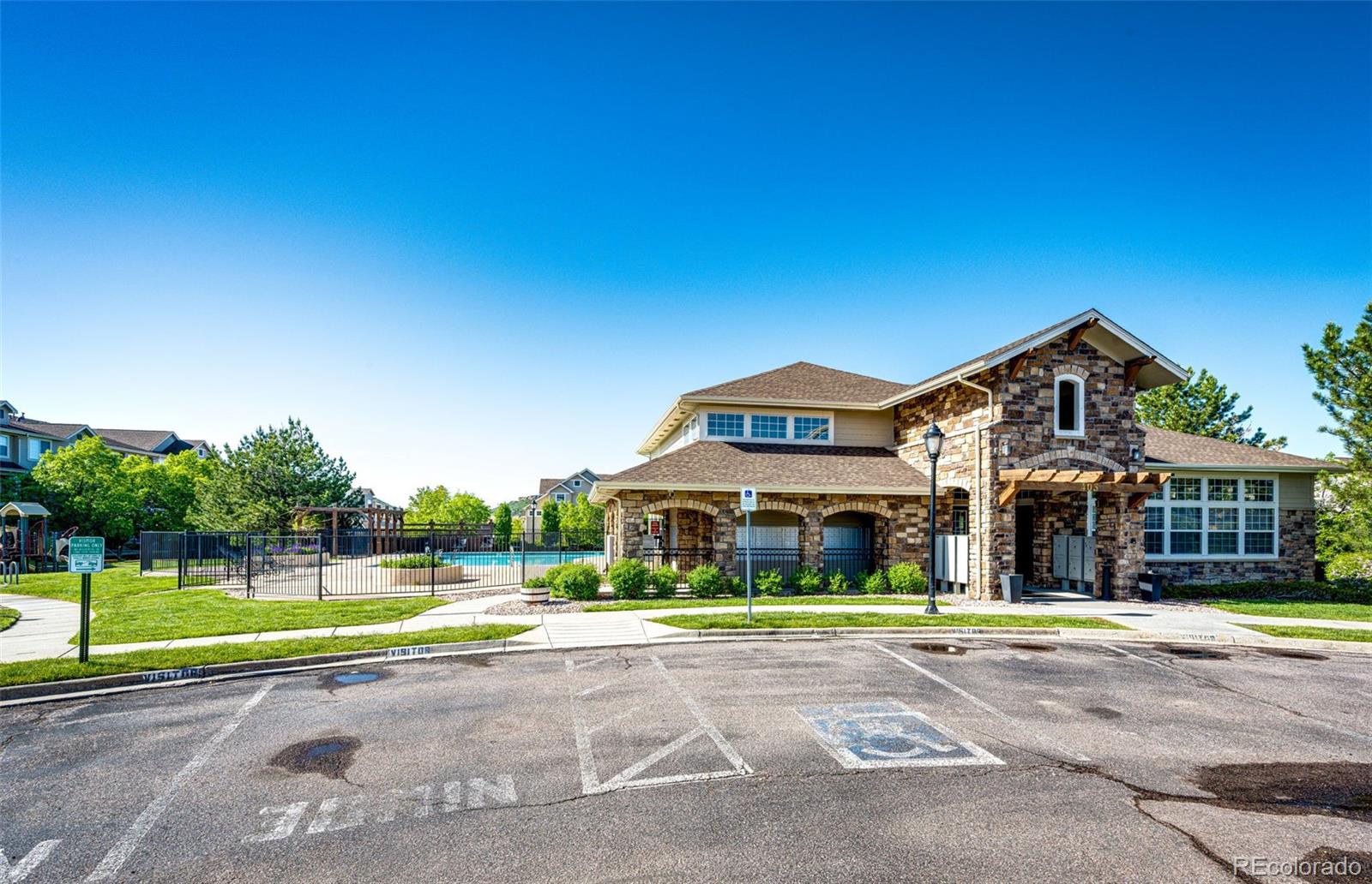 452 Black Feather Loop Unit: 608