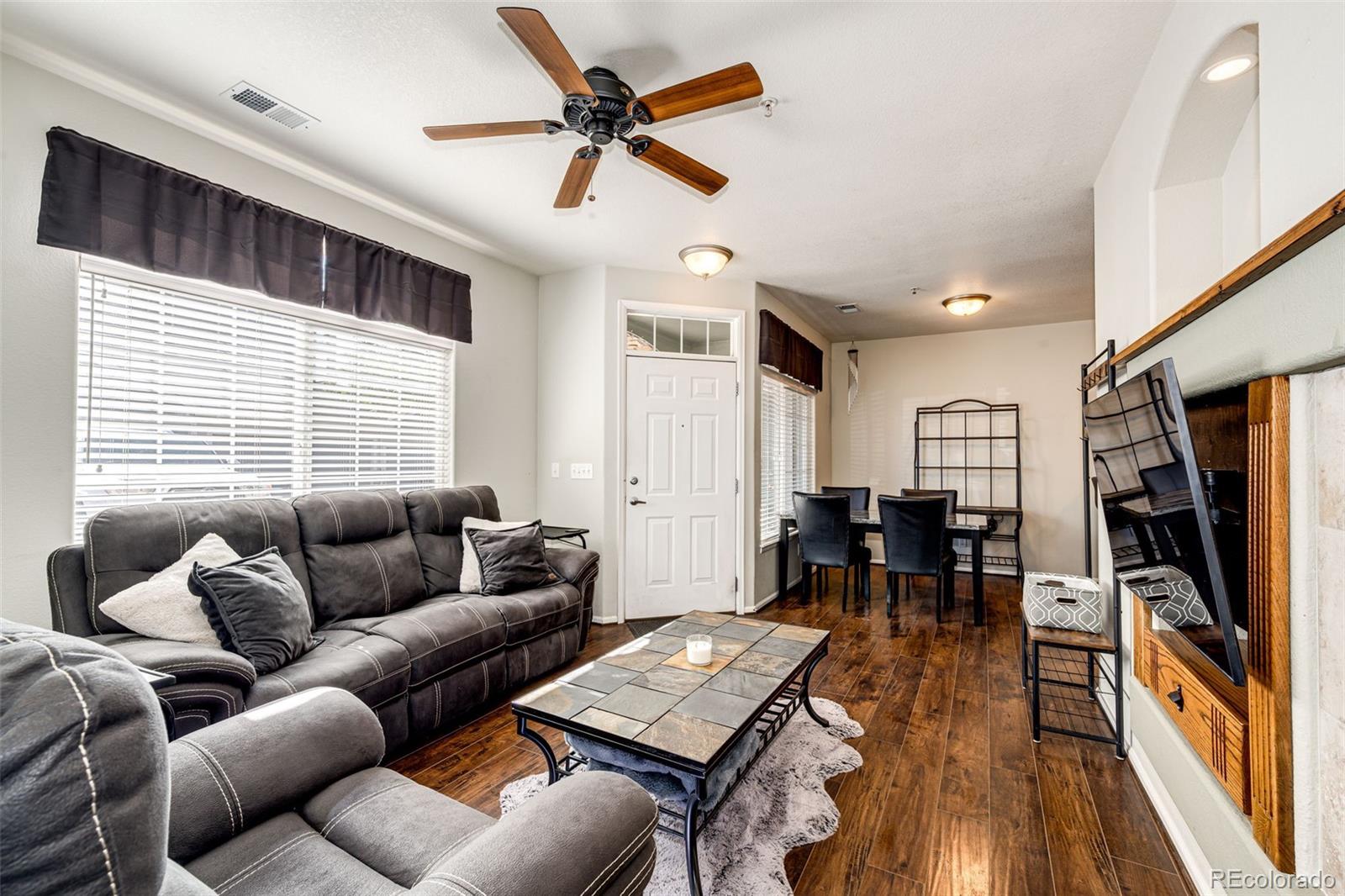 452 Black Feather Loop Unit: 608