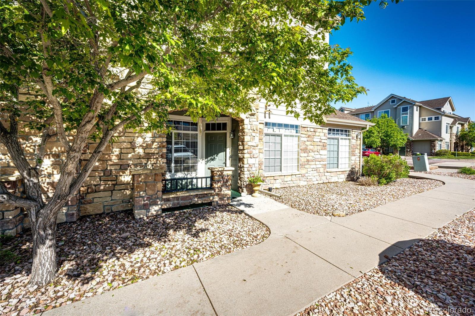 452 Black Feather Loop Unit: 608