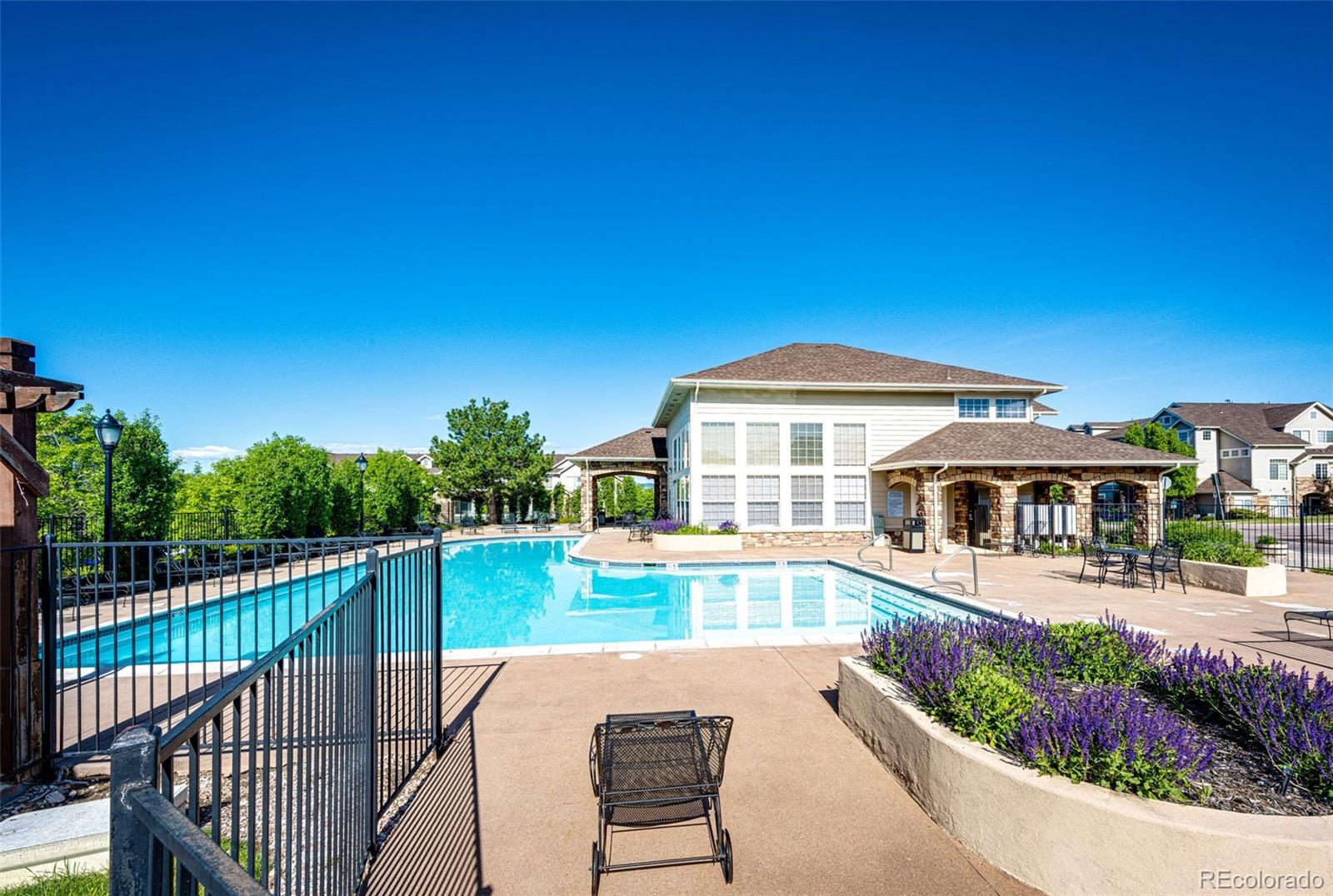 452 Black Feather Loop Unit: 608