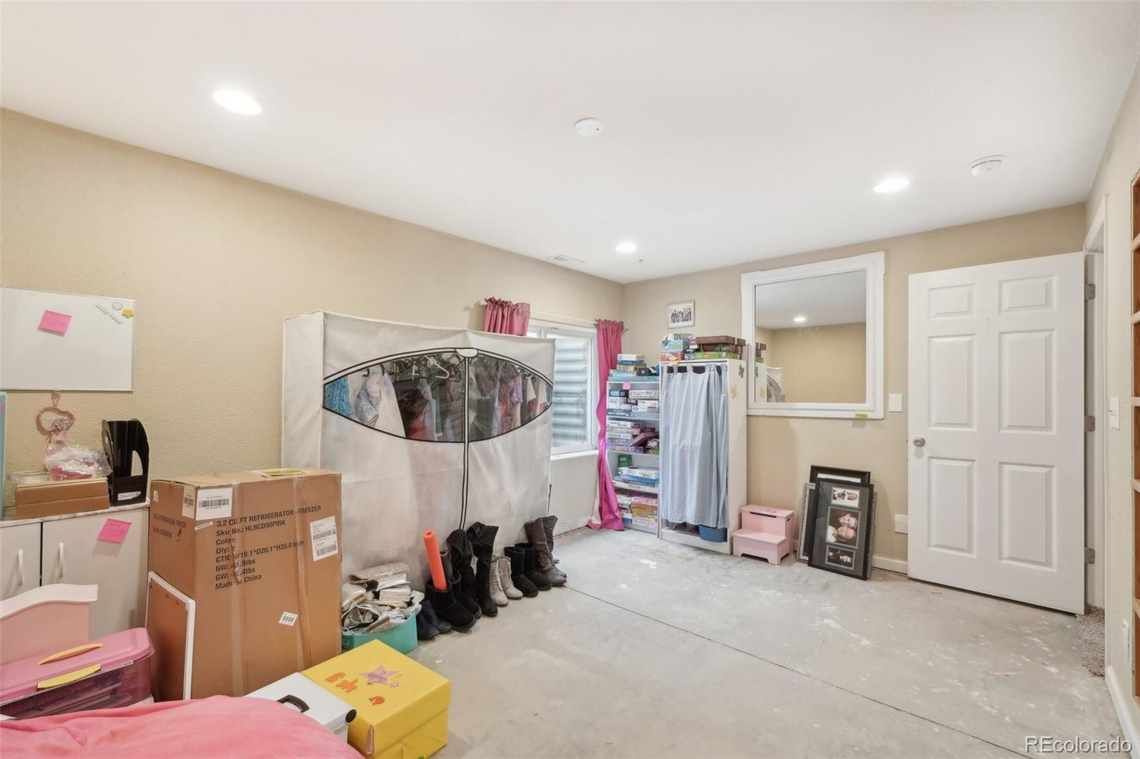 725 High Street