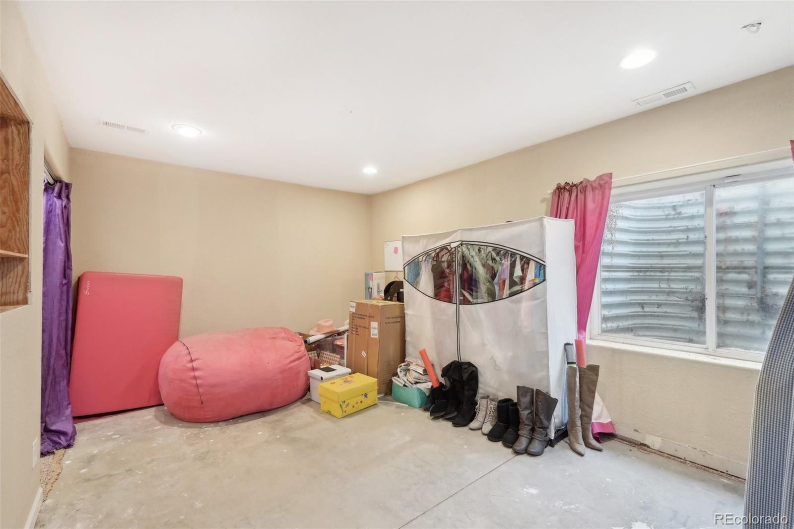 725 High Street