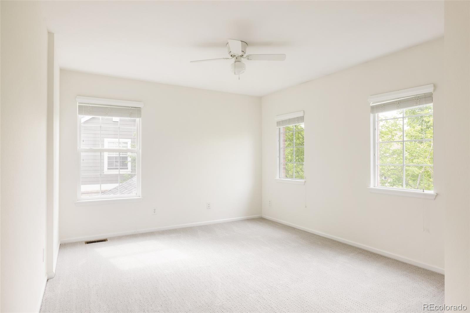 8122 E 6th Place
