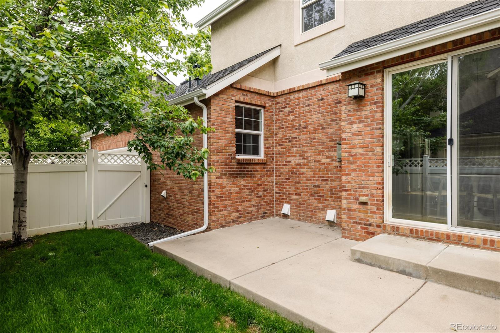 8122 E 6th Place