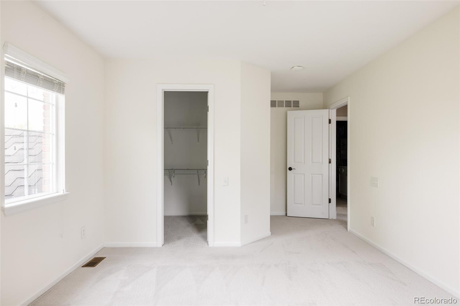 8122 E 6th Place