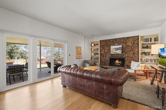 10385 E Ida Avenue