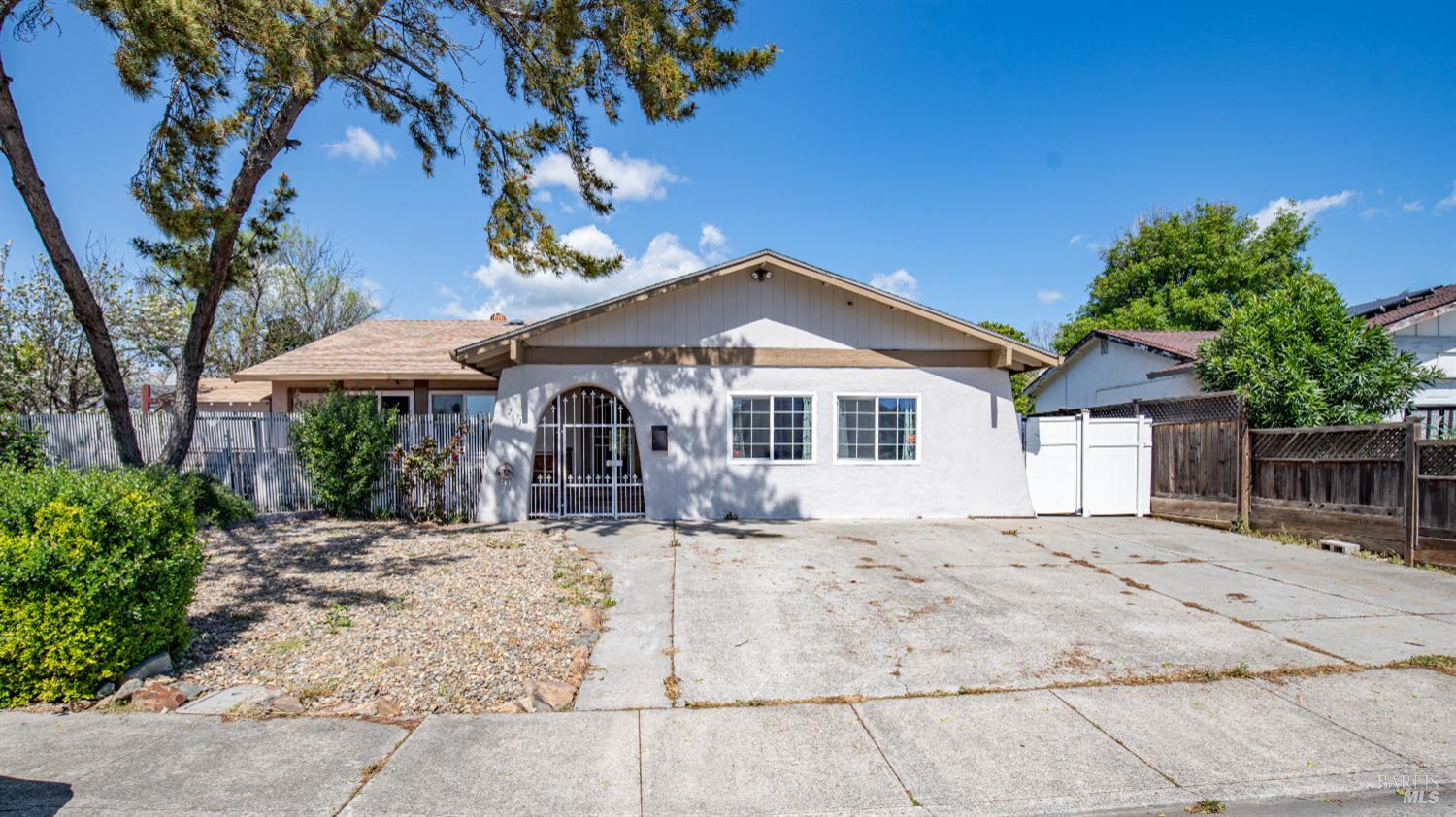2571 Sunrise Drive