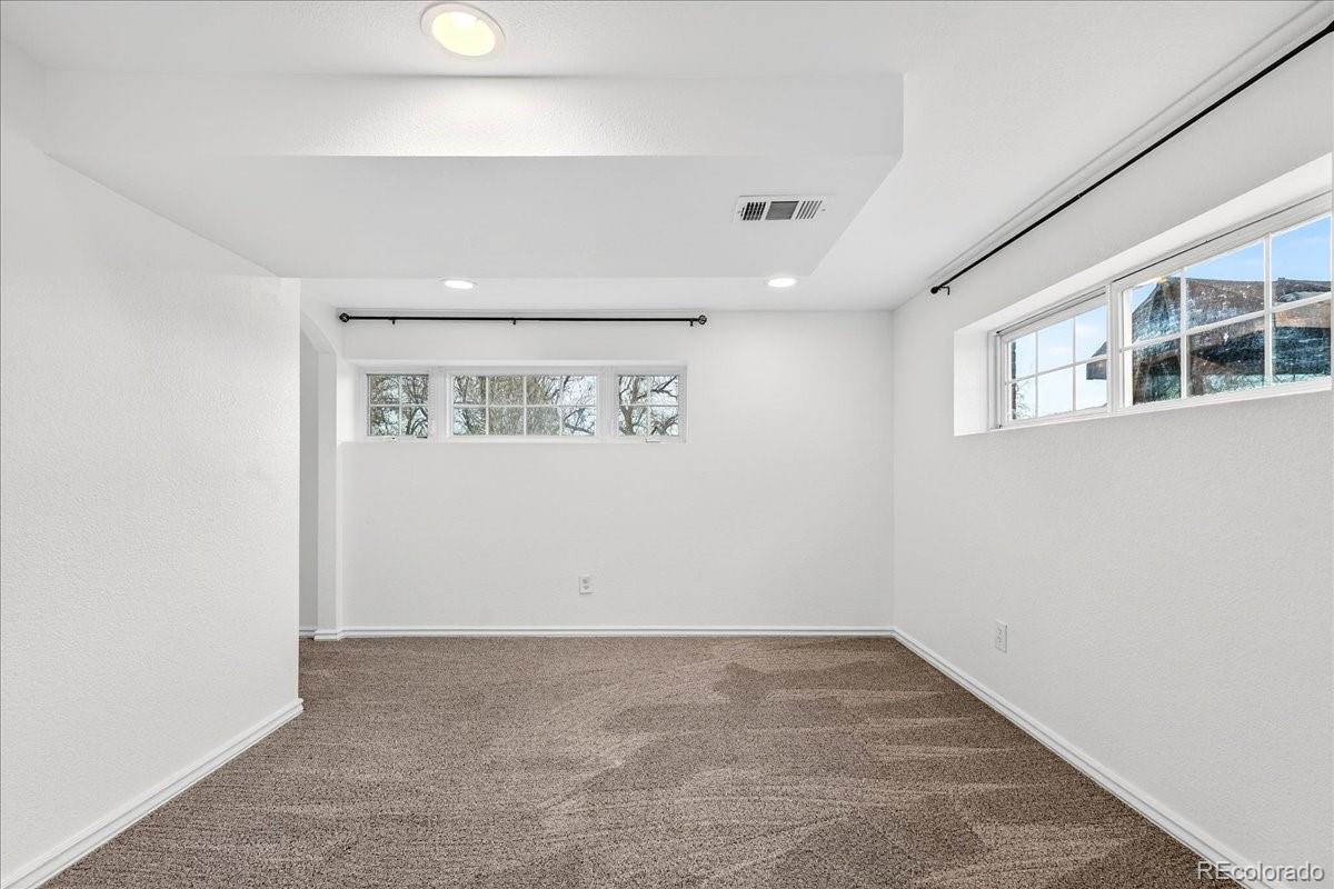 3161 Vantage Drive
