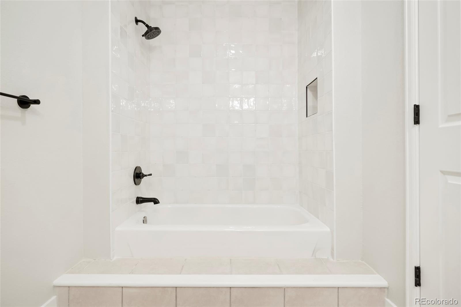 3415 S Ammons Street Unit: 6