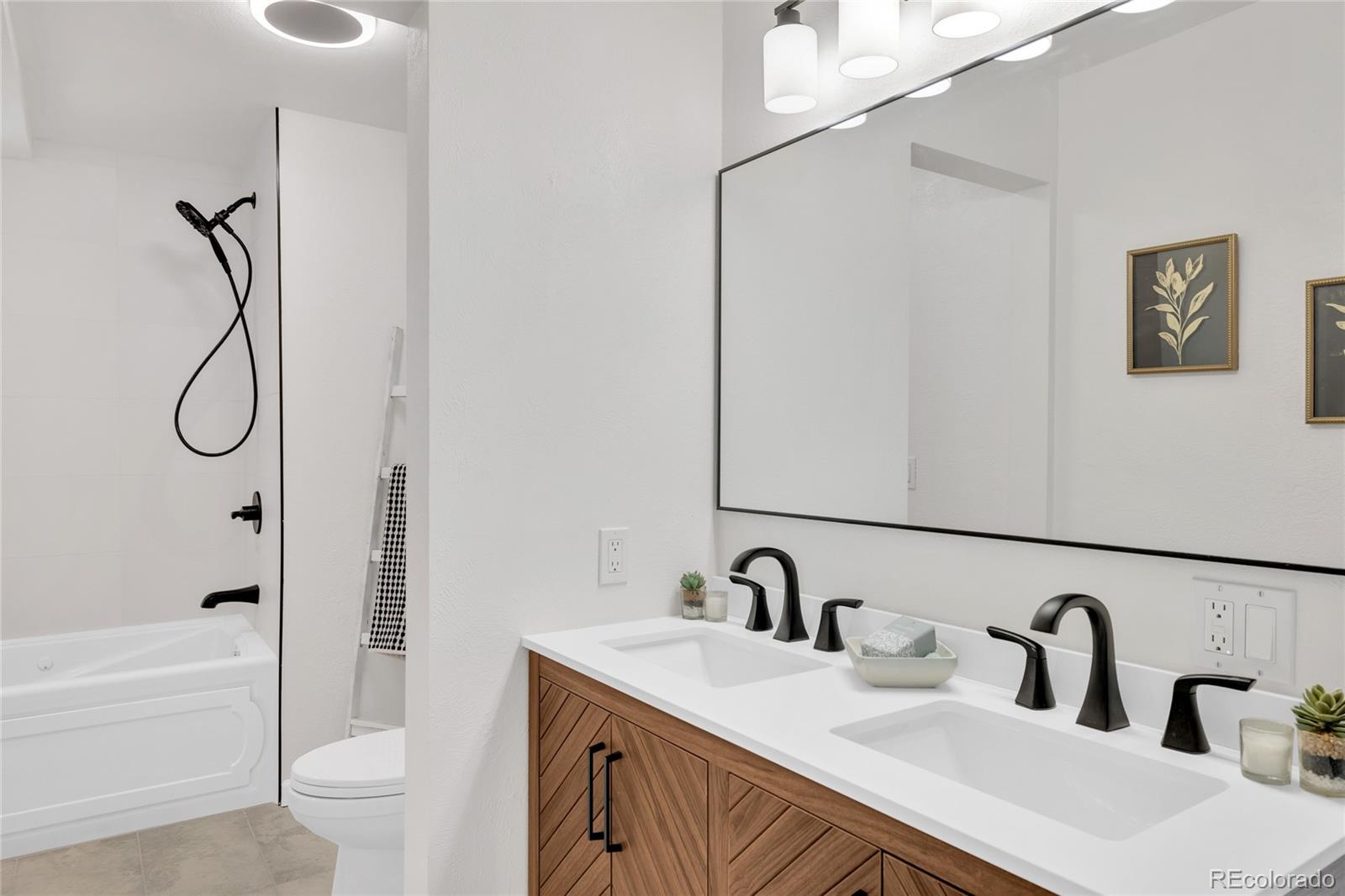 1569 S Lee Street