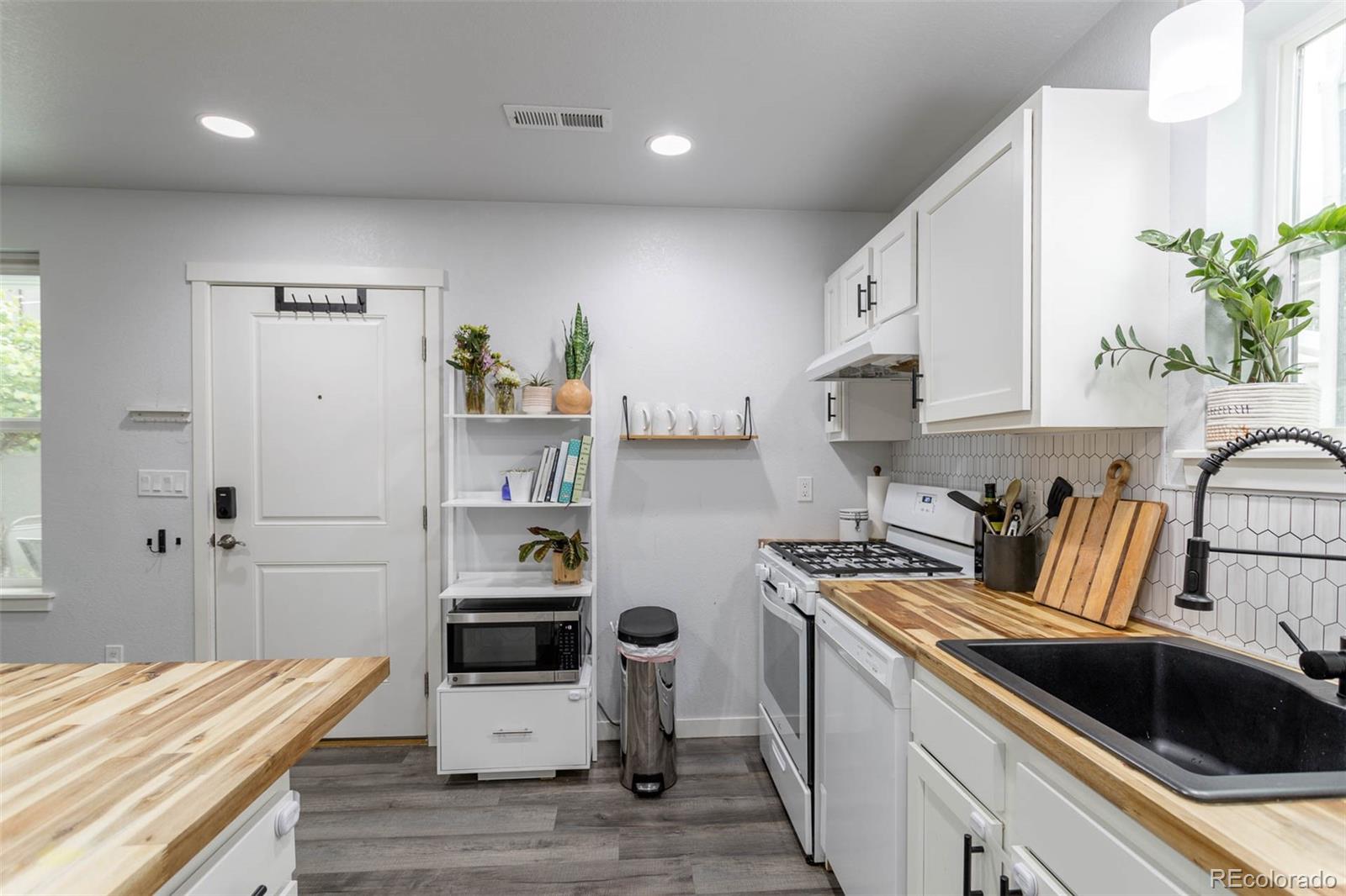 2829 W 53rd Avenue Unit: 104