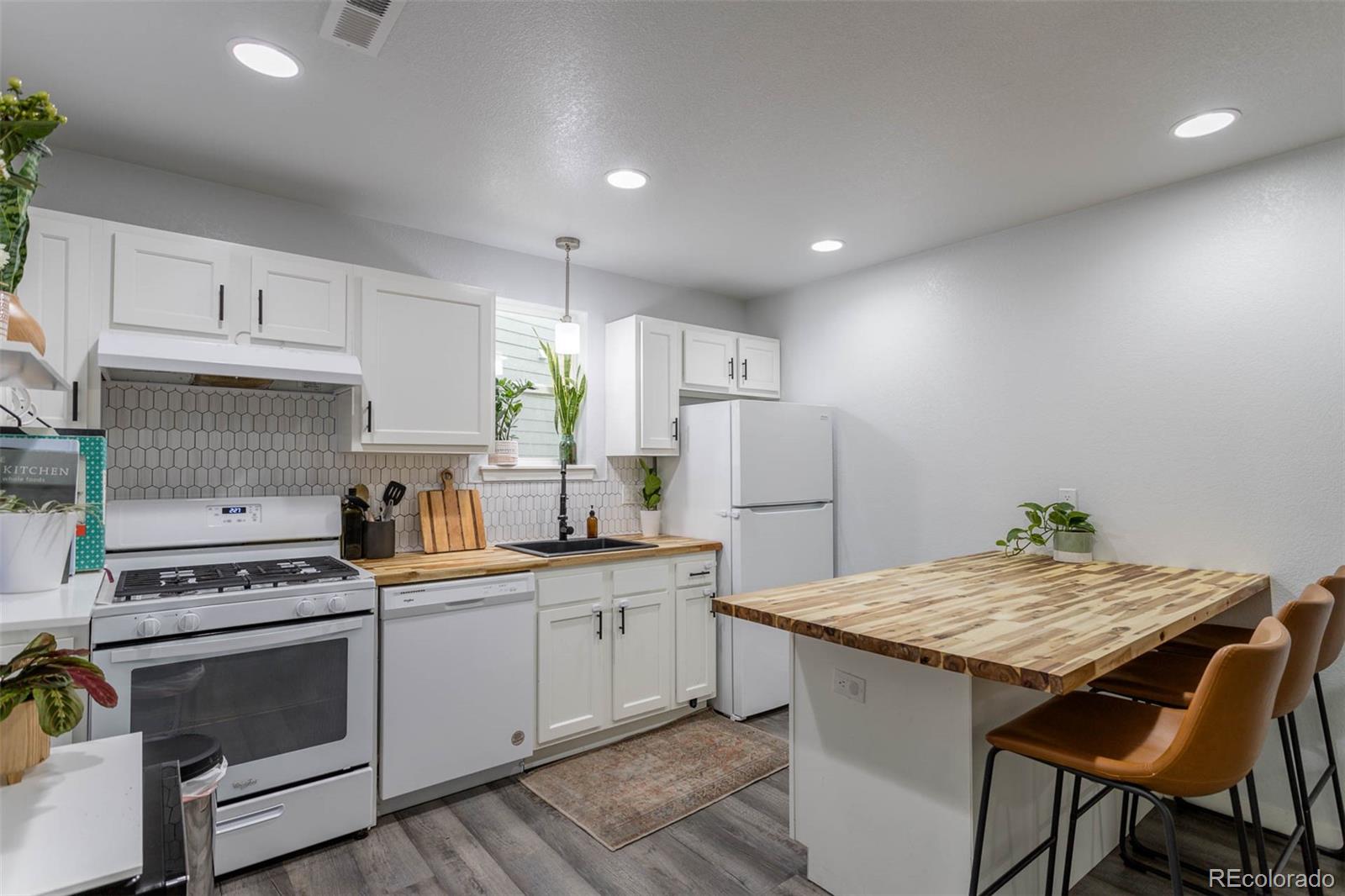 2829 W 53rd Avenue Unit: 104