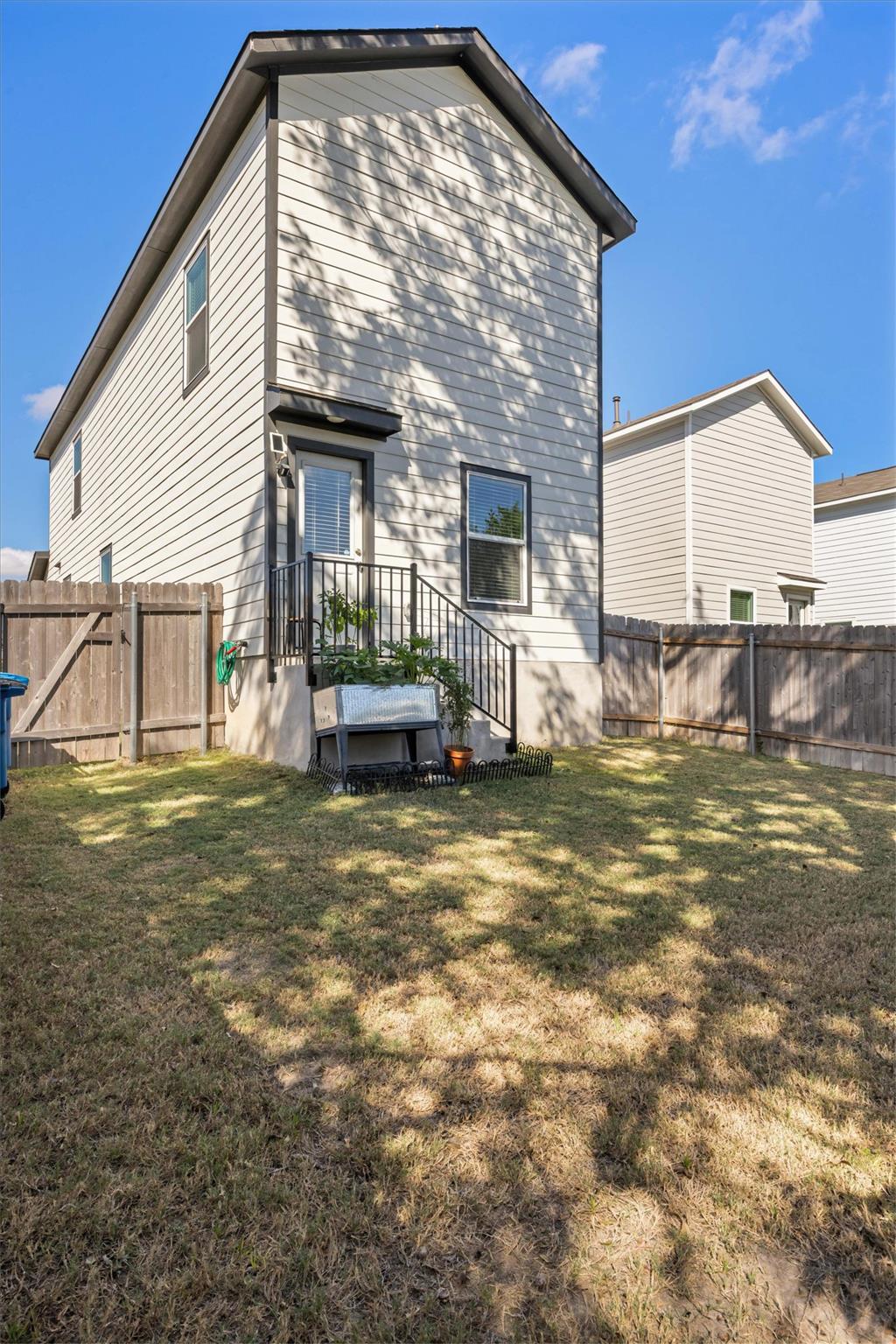 36 Trinity CIR