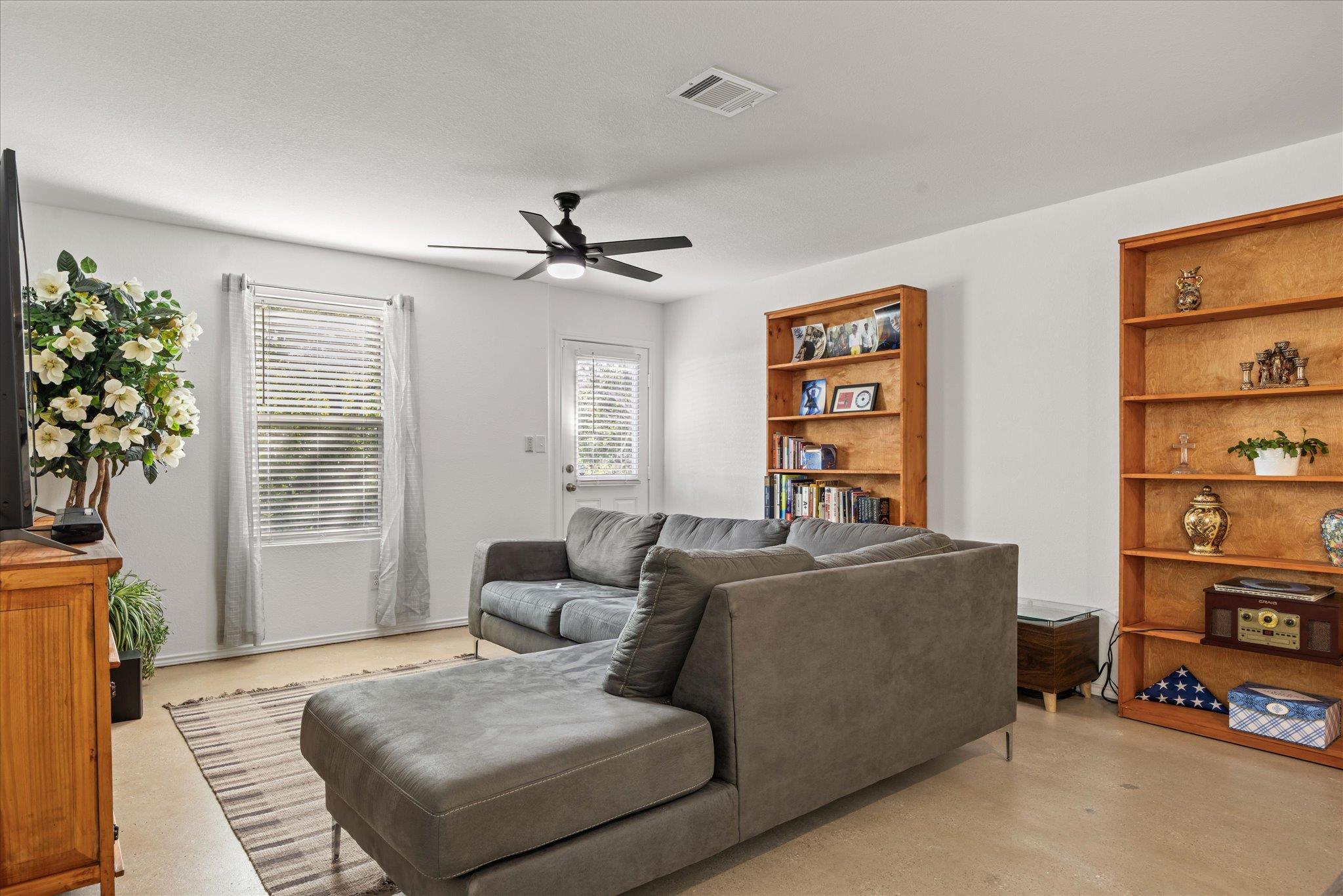 36 Trinity CIR