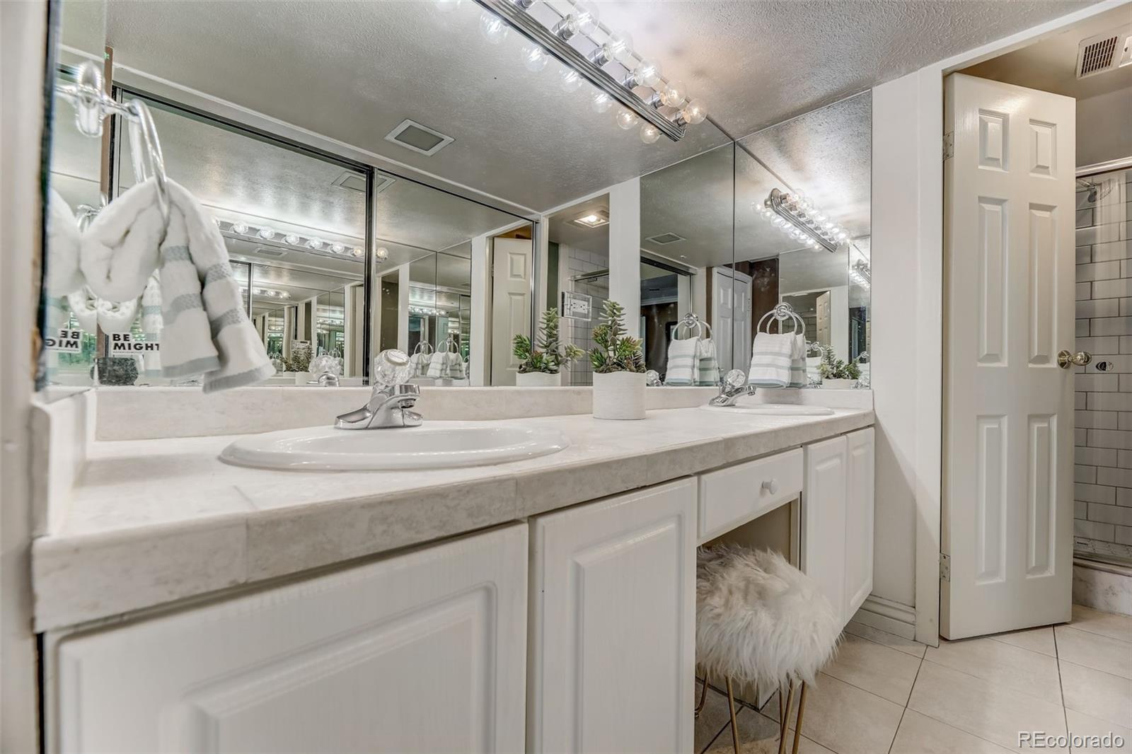 789 N Clarkson Street Unit: PH4-1104