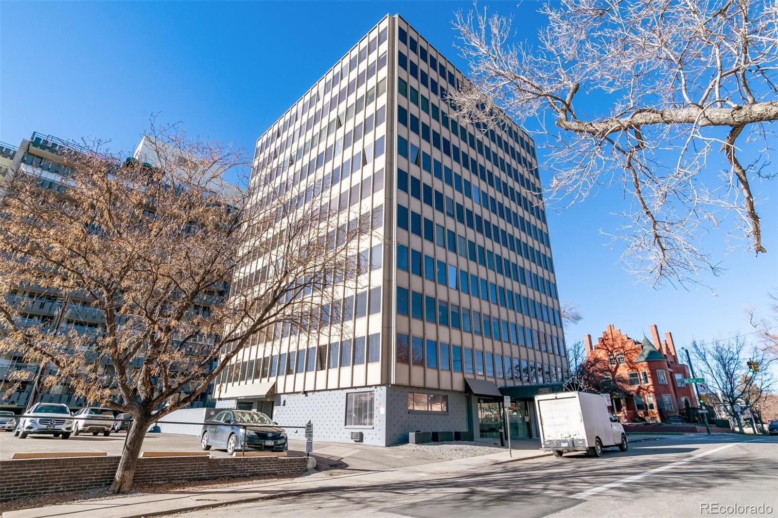 789 N Clarkson Street Unit: PH4-1104