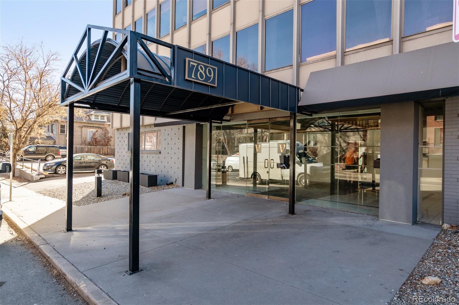 789 N Clarkson Street Unit: PH4-1104