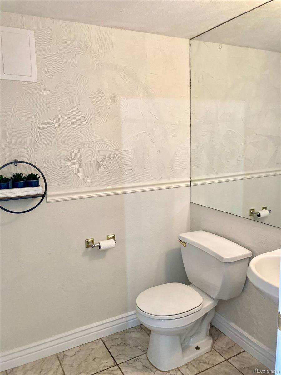 789 N Clarkson Street Unit: PH4-1104