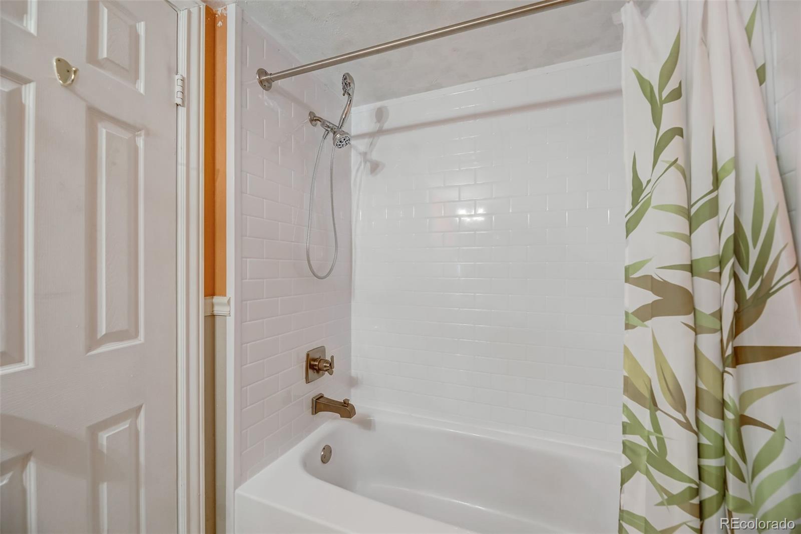 789 N Clarkson Street Unit: PH4-1104