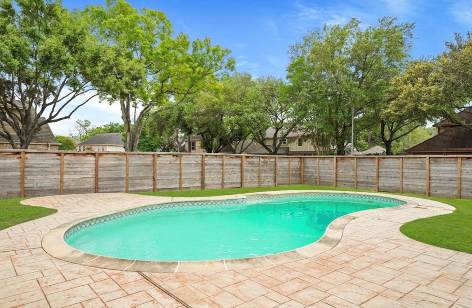 819 Silvergate Drive