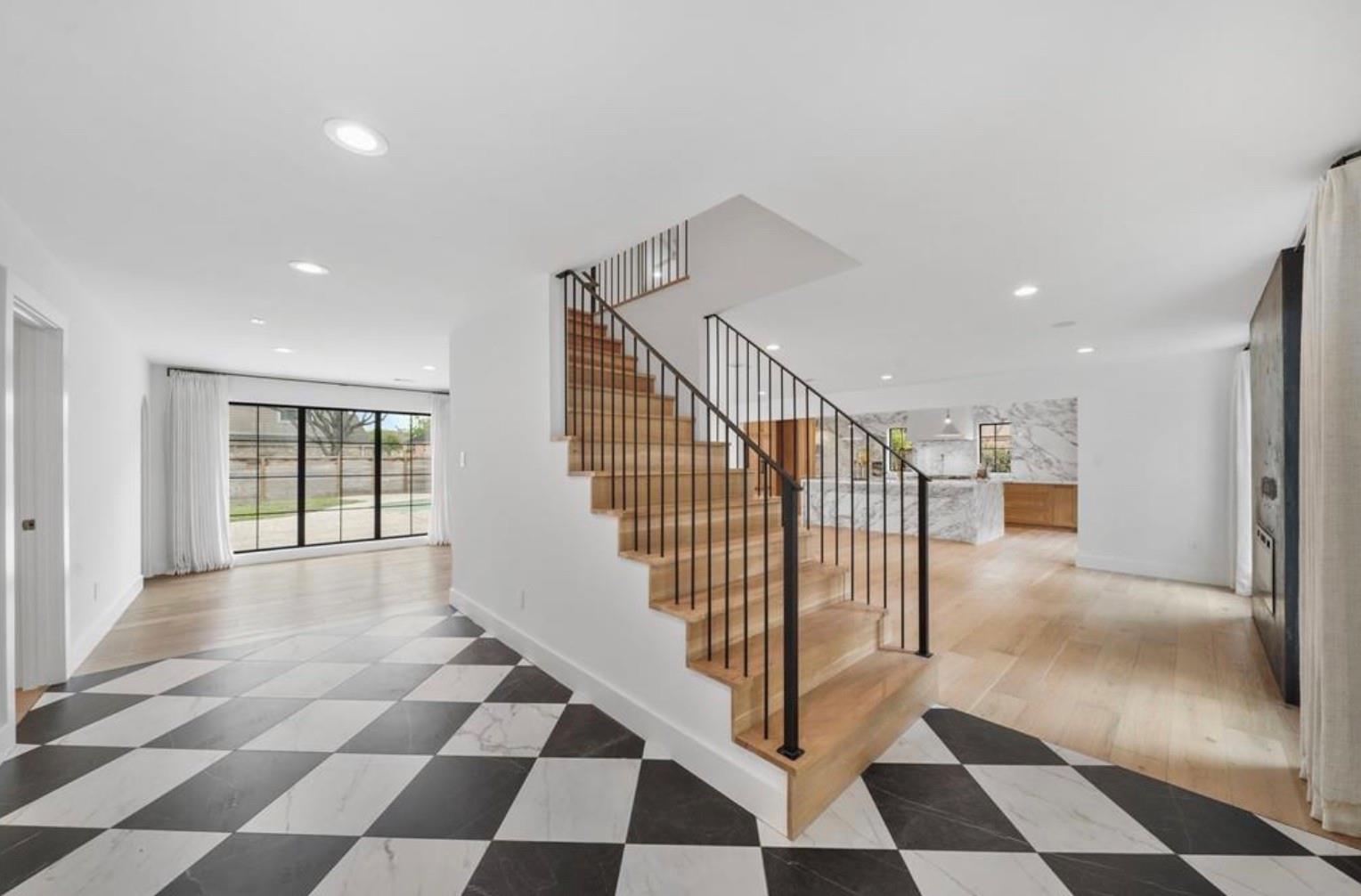819 Silvergate Drive
