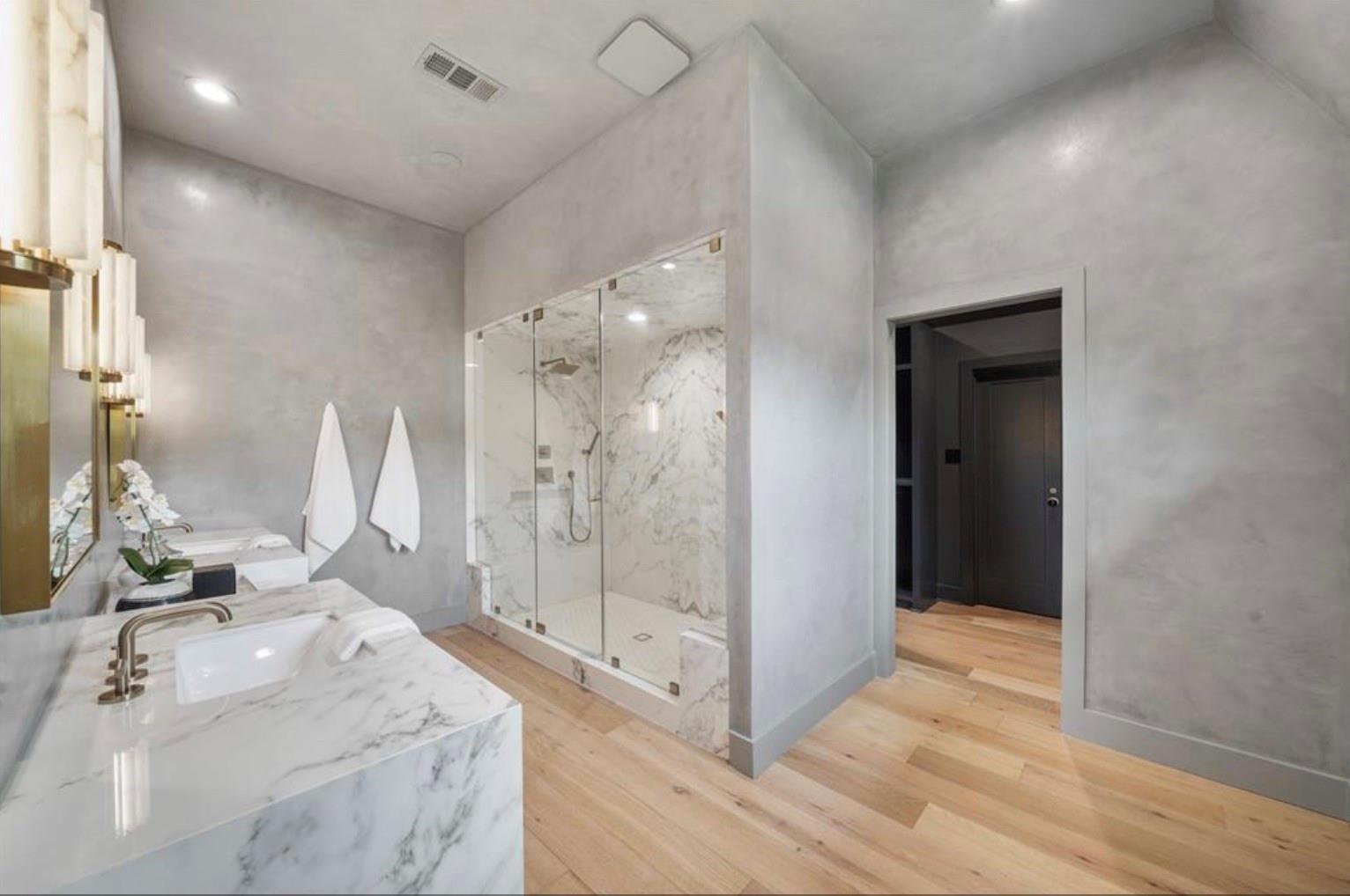 819 Silvergate Drive