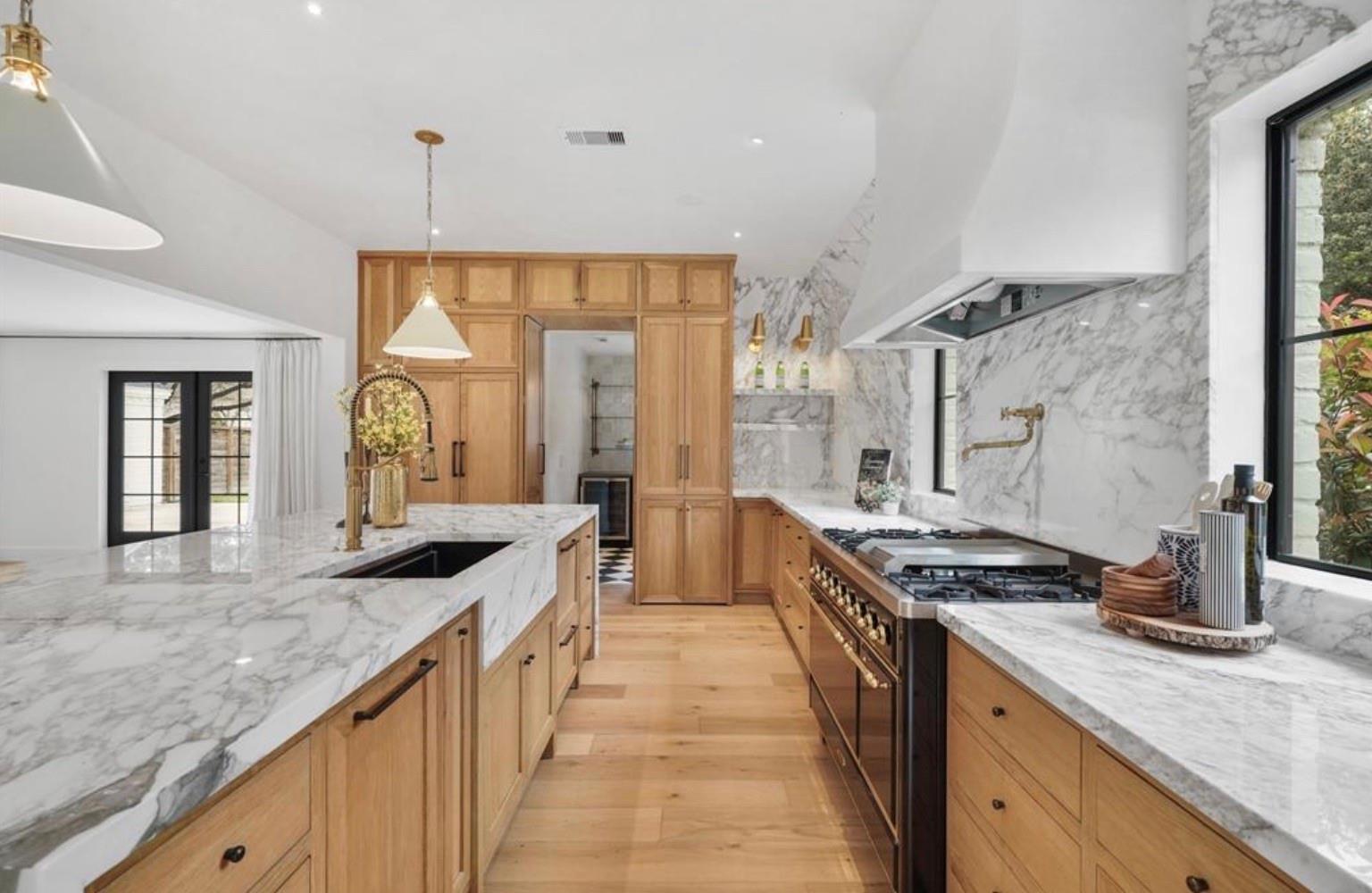 819 Silvergate Drive