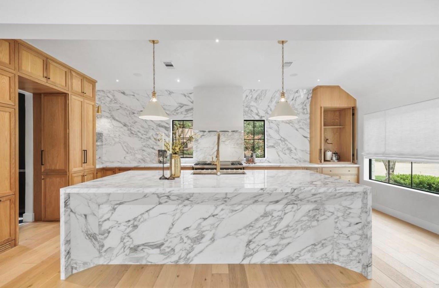 819 Silvergate Drive