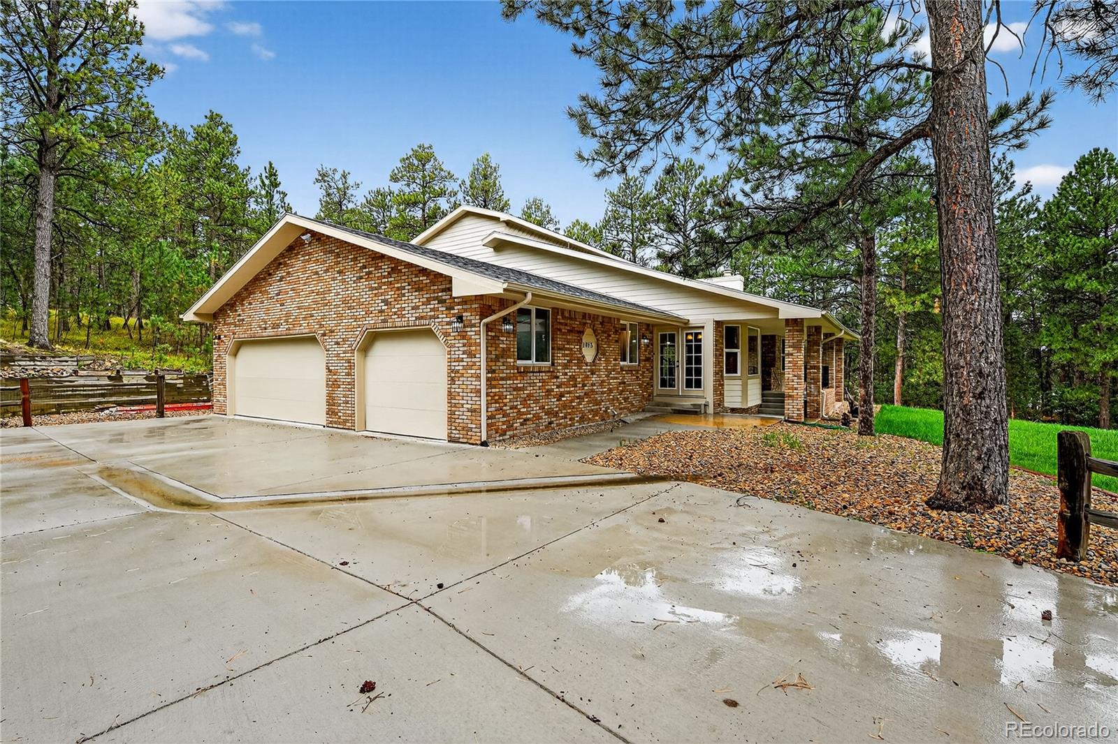 1085 Melinda Lane