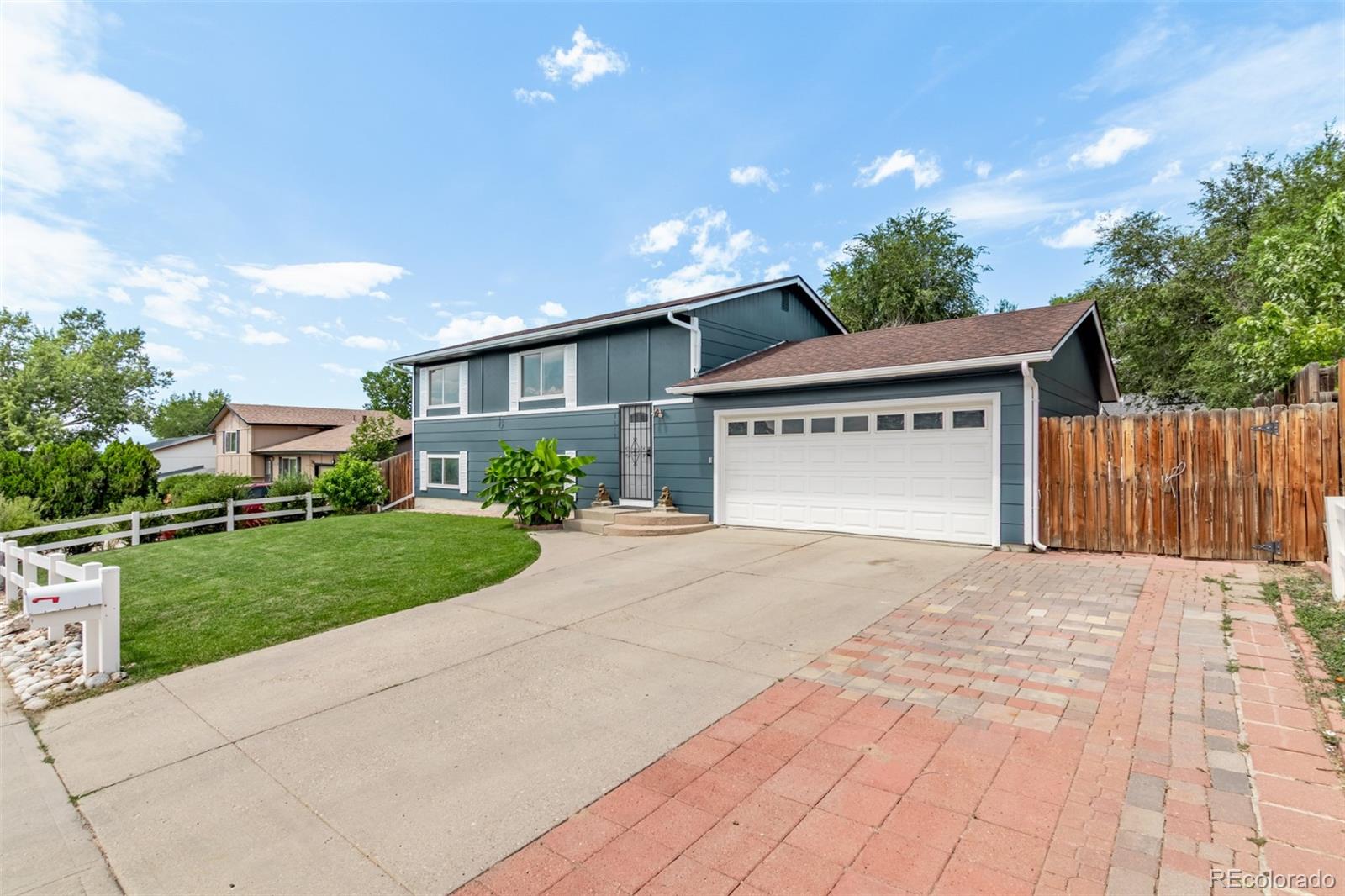8273 Explorador Calle