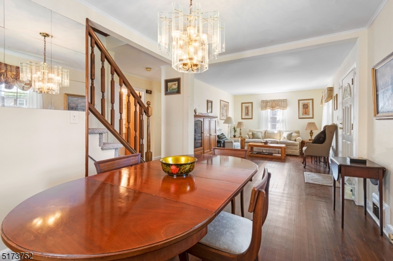 321 Lincoln Dr