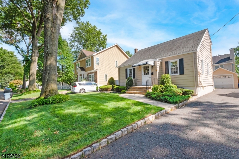 321 Lincoln Dr