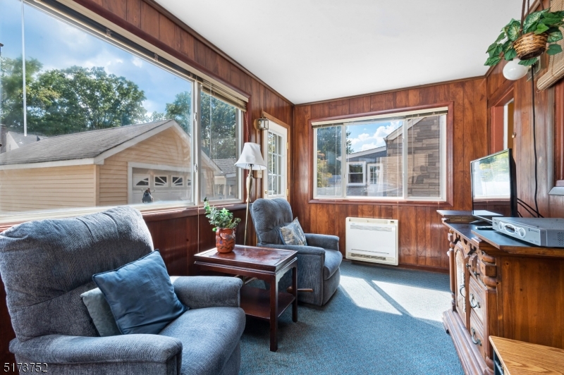 321 Lincoln Dr
