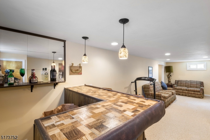 321 Lincoln Dr
