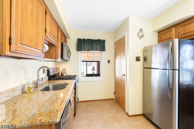 321 Lincoln Dr