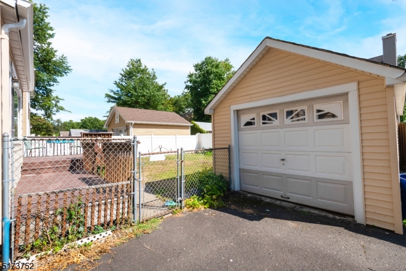 321 Lincoln Dr