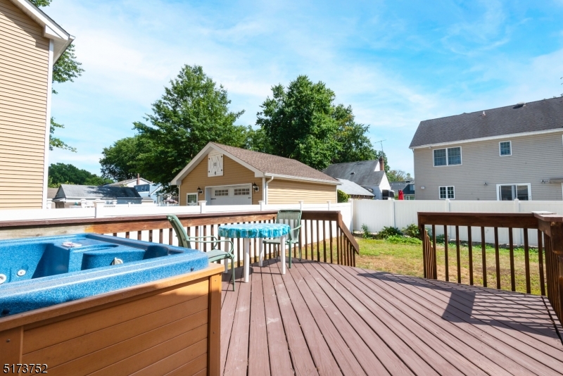 321 Lincoln Dr
