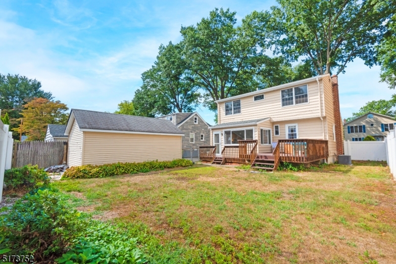 321 Lincoln Dr