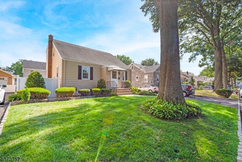 321 Lincoln Dr